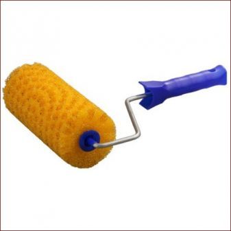  Валик STAYER "PROFI" СТРУКТУРНЫЙ ПОРОЛОН В ГОРОШЕК малярный в сборе, бюгель 6мм, 80x240мм 